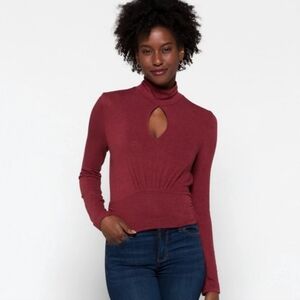 NWT Brea Canyon Shabby Chic burgundy Roza Keyhole Knit Top, size medium